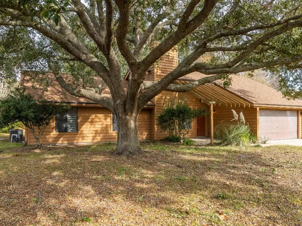 849 Boulevard De Lorleans, Mary Esther, FL 32569