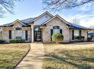 1702 Hunters Hill Dr, Enid, OK 73703