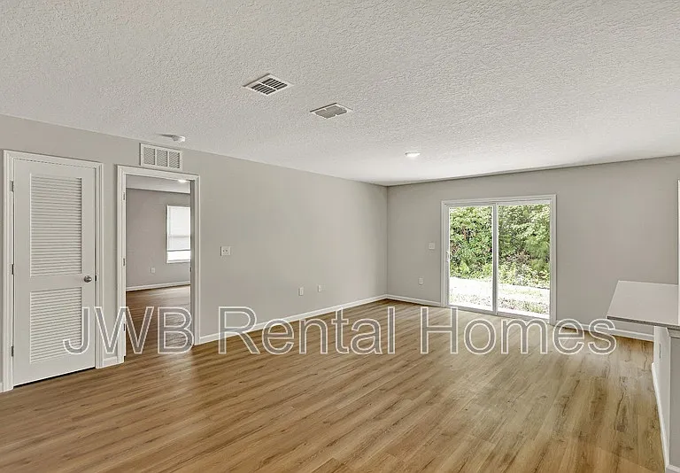 3205 Echo St — Photo 6