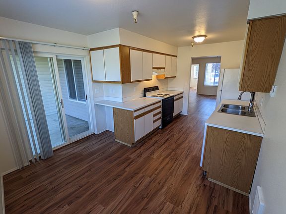 2nd image of 1765 SW Tamarack St APT 3