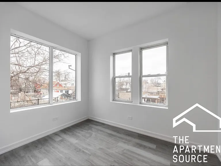 1018 N Hamlin Ave #2 — Photo 6