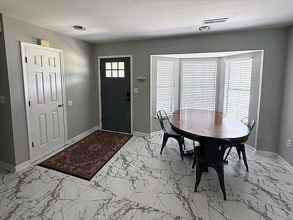 3rd image of 1539 Kentwood Cir
