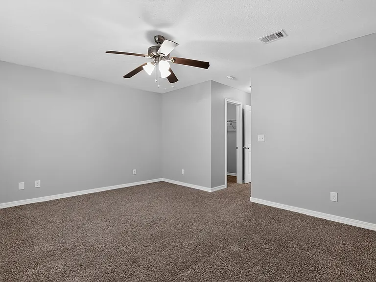 451 Eisenhower Dr — Photo 18