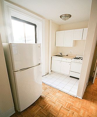 2nd image of 189 Waverly Pl APT 8
