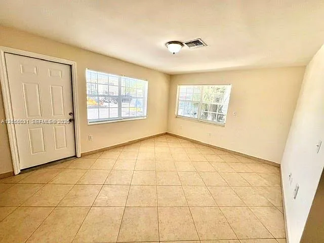 Biscayne Heights — Photo 2