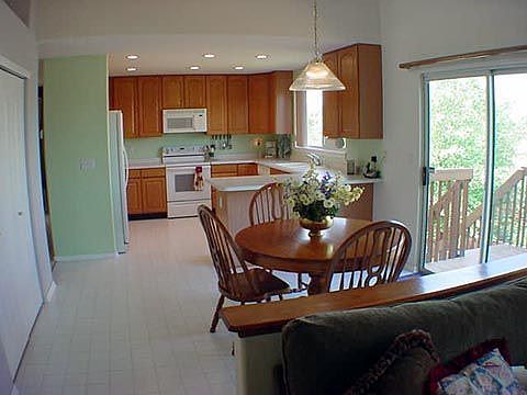 Kitchen w/Eating Nook