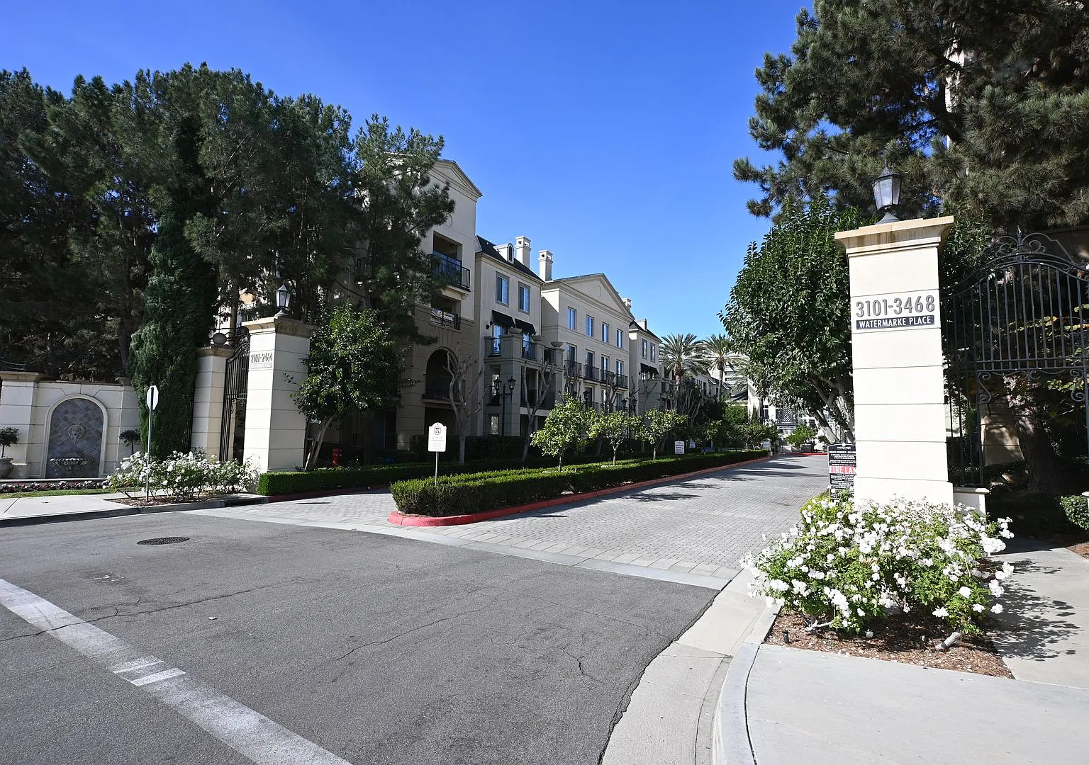 Irvine Watermarke Top Floor Condo 3 BD 2 BA 1456 Sqft — Photo 2