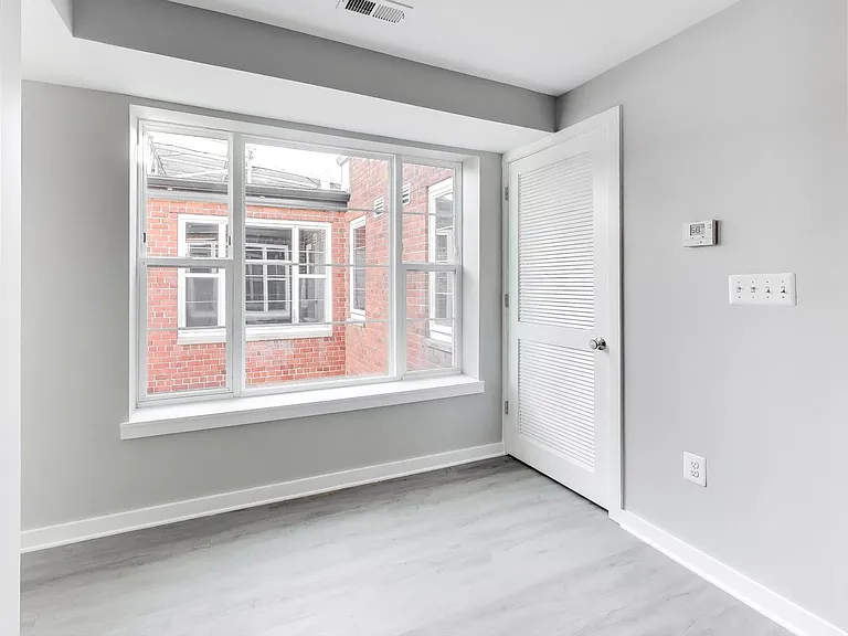 622-624 Girard St NE — Photo 10