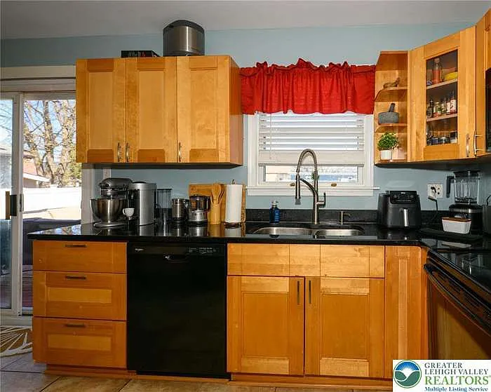 219 S 25th St #219 — Photo 5