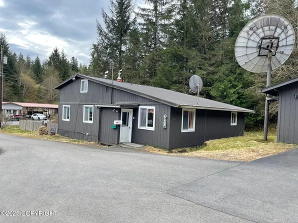6043 Roosevelt Dr, Ketchikan, AK 99901