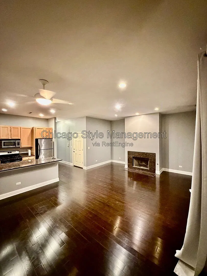2 bed, 2.0 bath, 1200 sqft, $2,700 — Photo 2