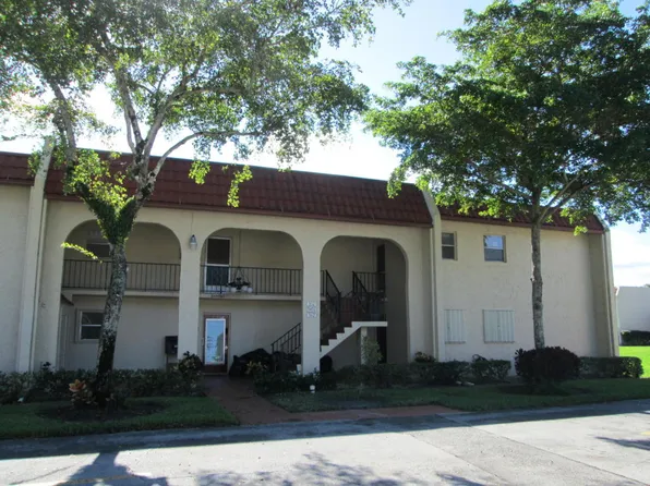 354 Lake Frances Dr, West Palm Beach, FL 33411