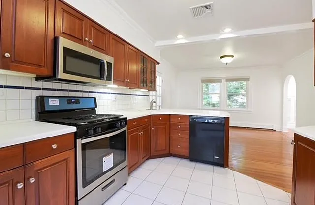 8 Laurel Ave — Photo 9