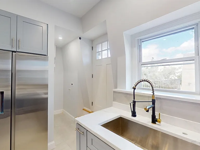 14 King St #3 — Photo 4