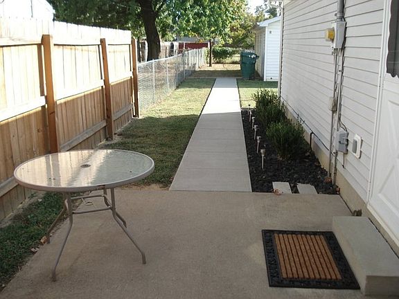 4th image of 406 E 21st St