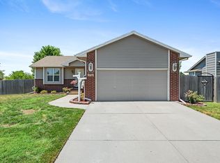 1713 E Winterset St, Goddard, KS 67052