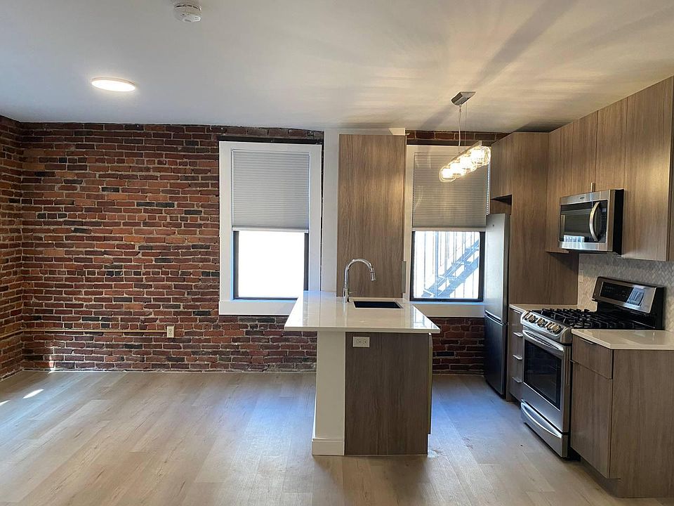2nd image of 1-54-56 Burbank St #1