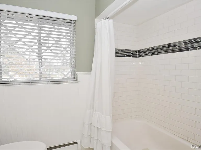 2698 Yorkshire Rd — Photo 20