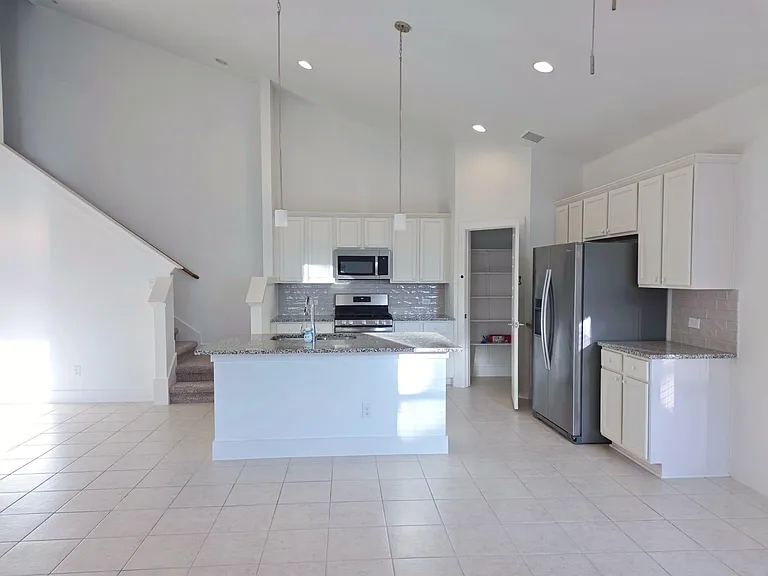 150 Elisha Dr — Photo 5