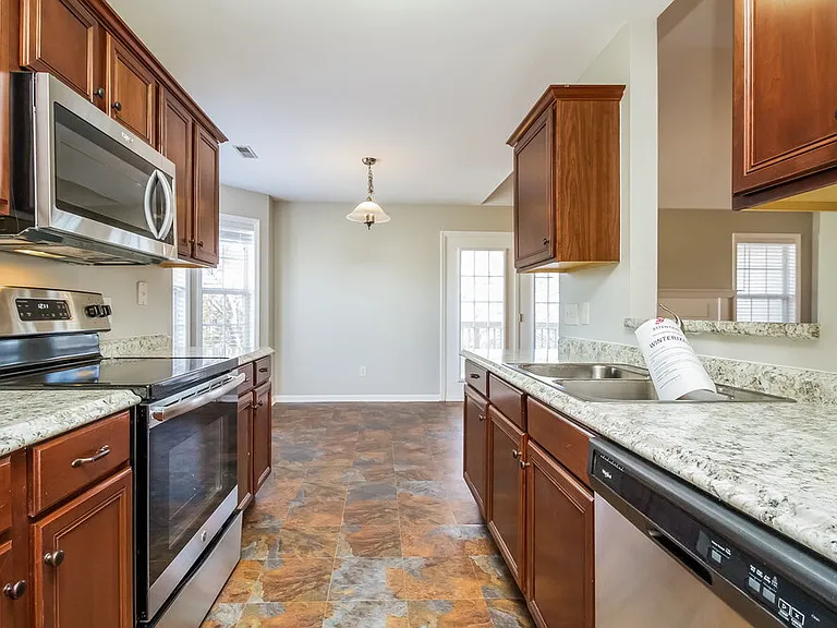 142 Homestead Pl — Photo 5