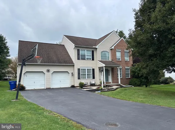 16 Hemlock Dr, Lancaster, PA 17602