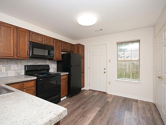 2nd image of 1536 Clifton St #3