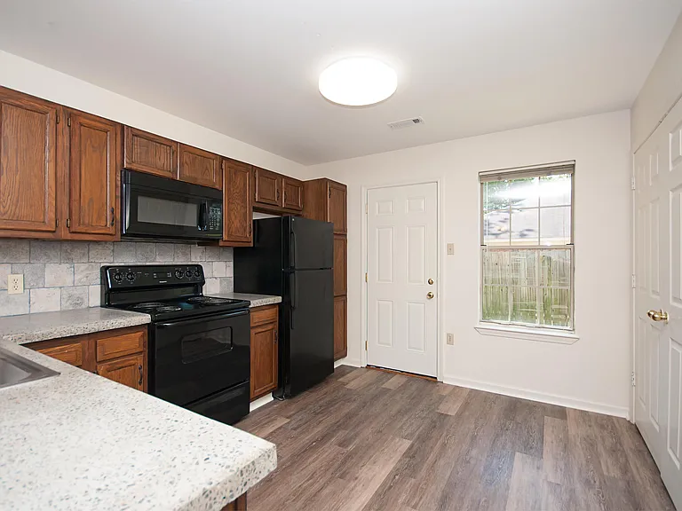 1536 Clifton St #3 — Photo 2