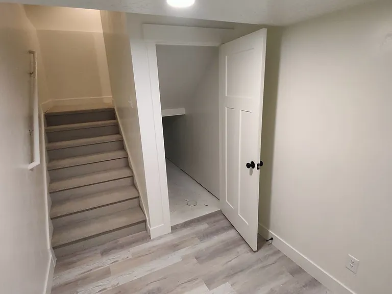 682 E Benbrook Ln — Photo 18
