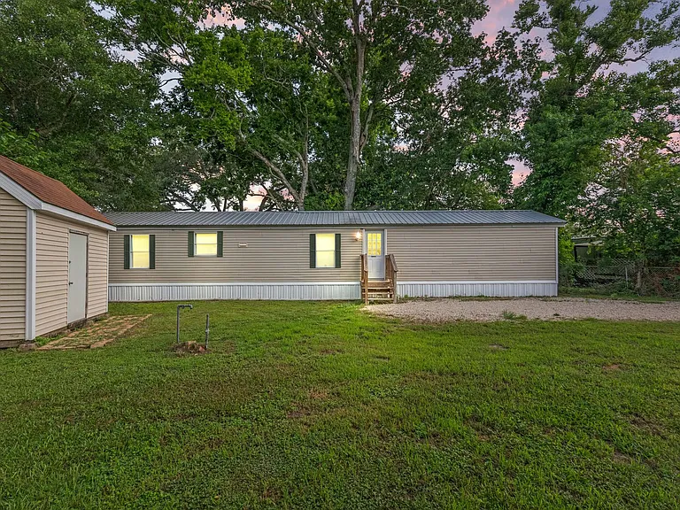 215 Loranger Dr — Photo 1