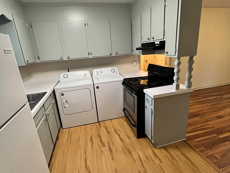 1020 Fisher St #B — Photo 4