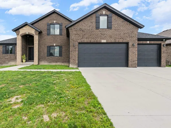 53253 Sams Ln, Chesterfield, MI 48047