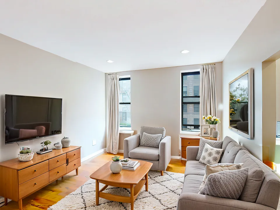 180 Claremont Ave #21