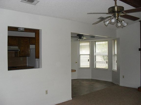 5th image of 1404 Janet Ln