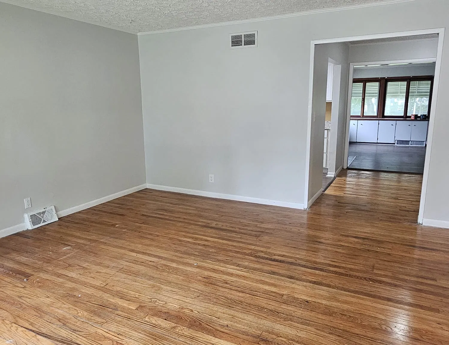 532 Hudson St — Photo 2
