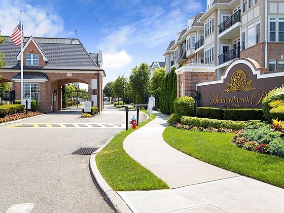 3rd image of 323 Roosevelt Way #323