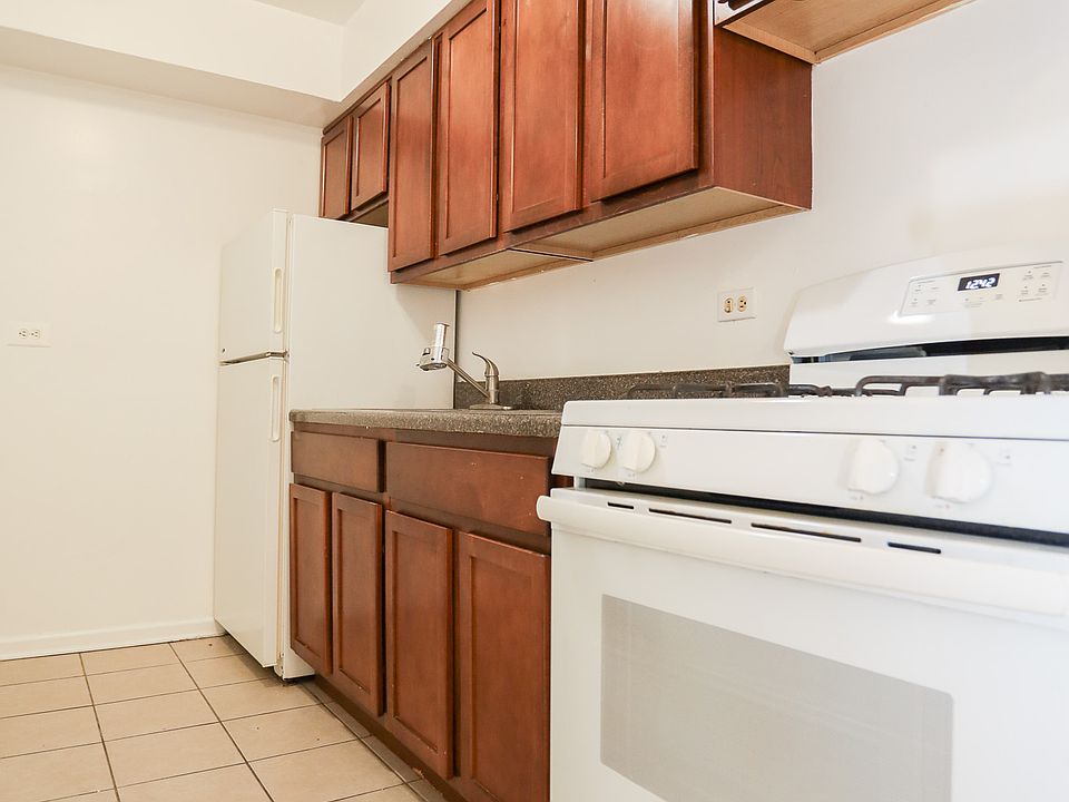 1st image of 1054 W Catalpa Ave #309