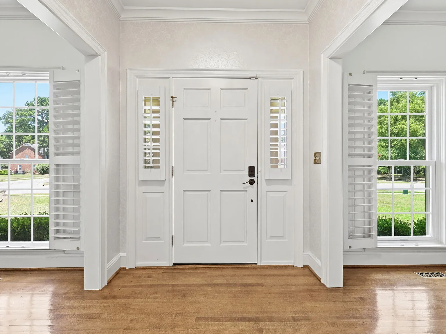 5 bed, 4020 sqft, $3,000 — Photo 2