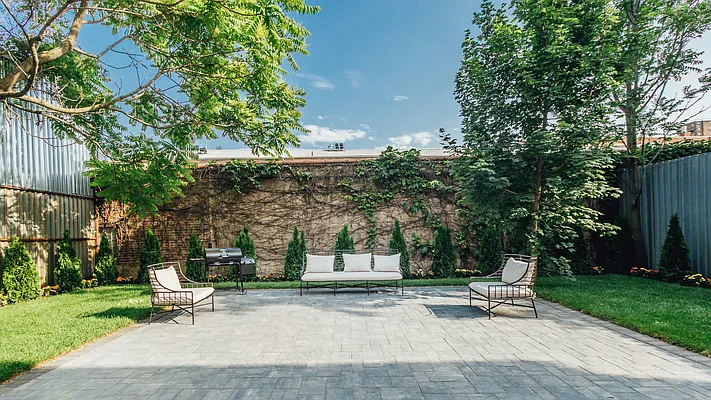 Rented by Nooklyn NYC LLC | media 44