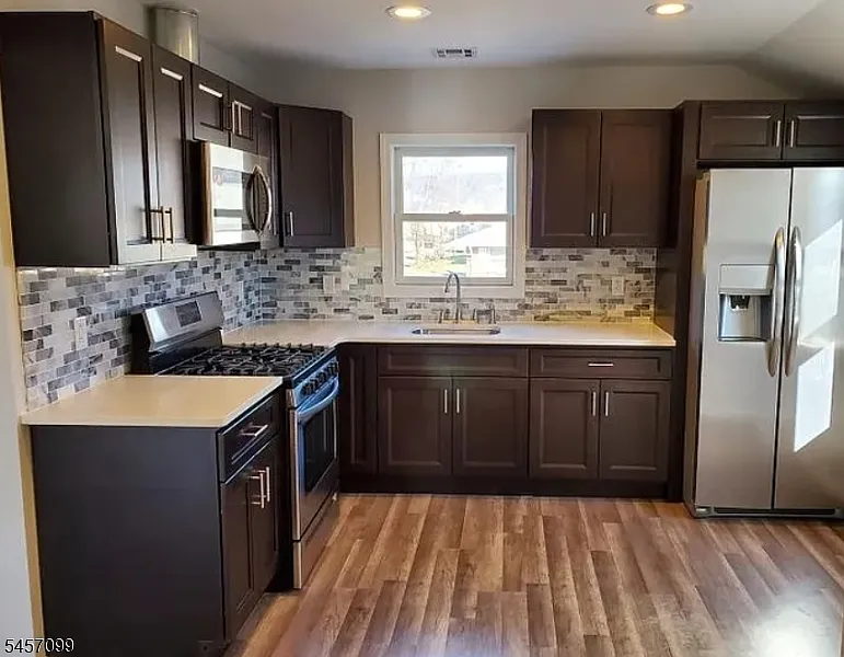 2 bed, 1.0 bath, 1536 sqft, $2,675 — Photo 2