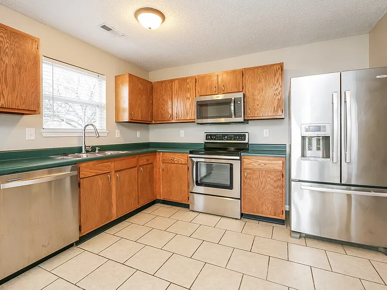 9796 Thomas Ln — Photo 6