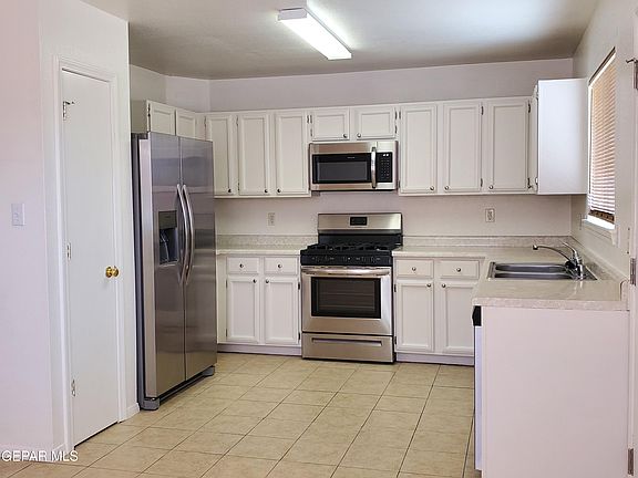 3rd image of 2416 Tierra Humeda Dr