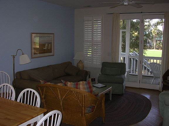 Great room w/ gas fireplace