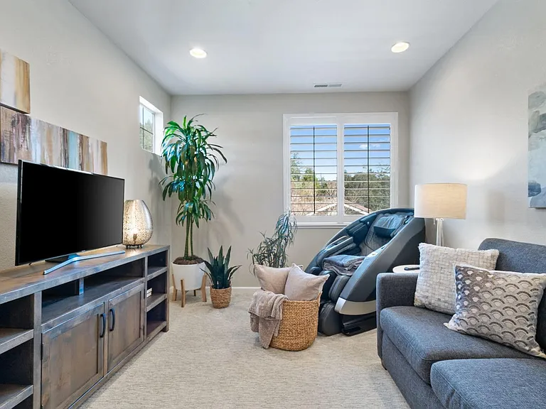 448 Silverwood Dr — Photo 49