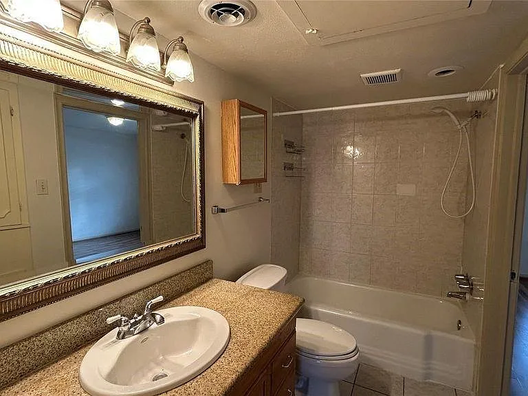 7600 Burgoyne Rd #115 — Photo 6