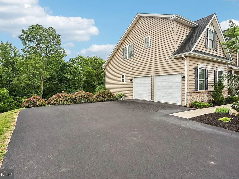 427 Green Meadow Dr — Photo 54