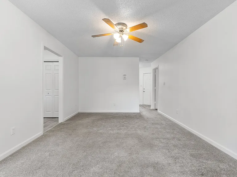 Skyside Landing Apartments — Photo 48