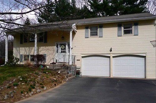 2nd image of 22 Patricia Ln