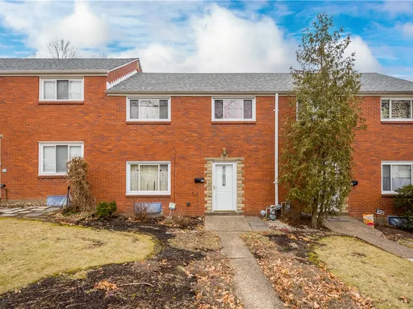 209 Macassar Dr, Pittsburgh, PA 15236