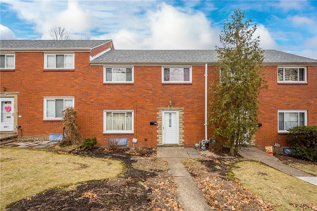 209 Macassar Dr photo 1