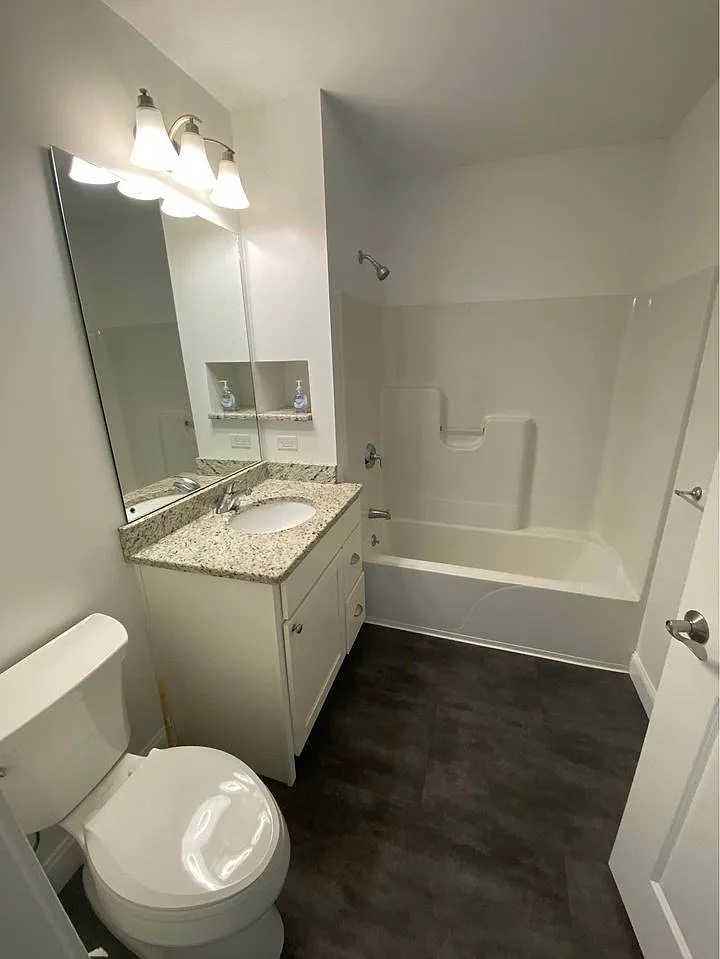 2 bed, 1.0 bath, 795 sqft, $2,500 — Photo 4